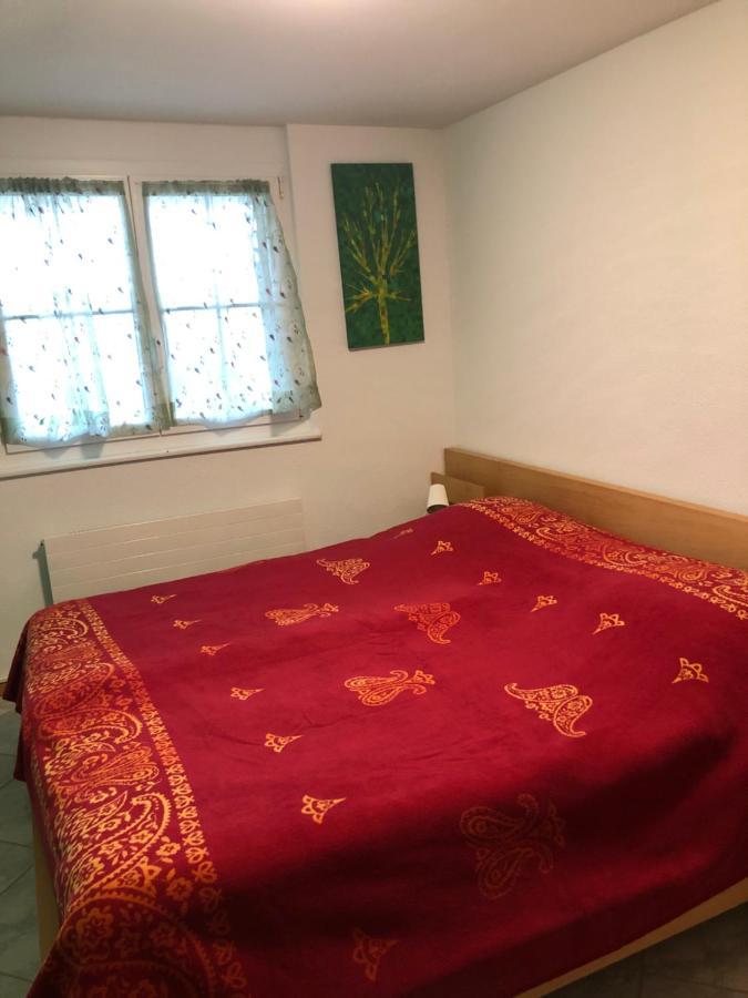 Bed and Breakfast Mona'S Sleep & Go Buren  Exterior foto