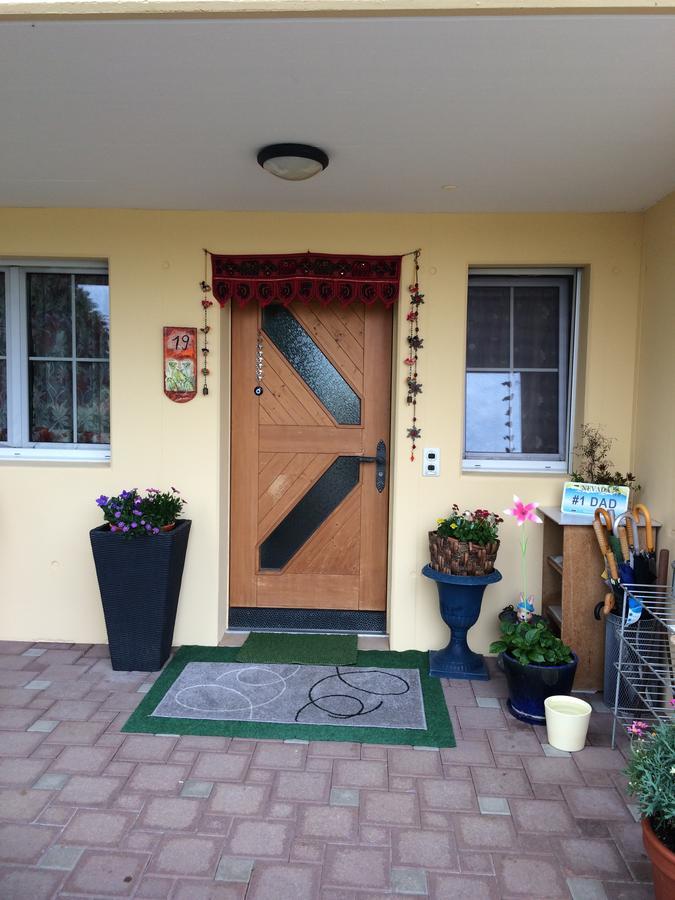 Bed and Breakfast Mona'S Sleep & Go Buren  Exterior foto