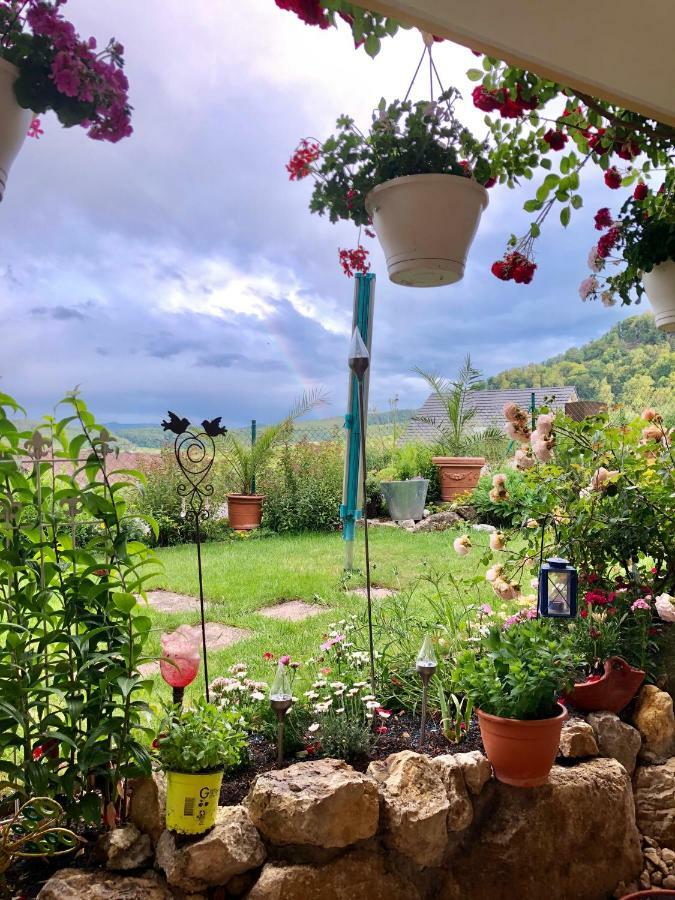 Bed and Breakfast Mona'S Sleep & Go Buren  Exterior foto